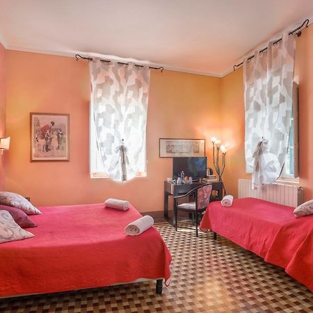Antica Residenza Santa Chiara -City Center Лука Екстериор снимка
