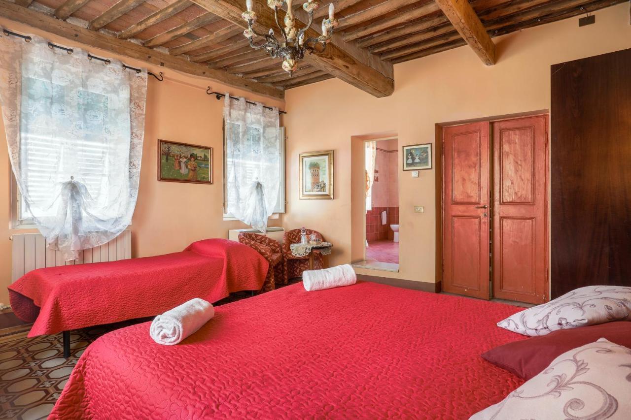 Antica Residenza Santa Chiara -City Center Лука Екстериор снимка