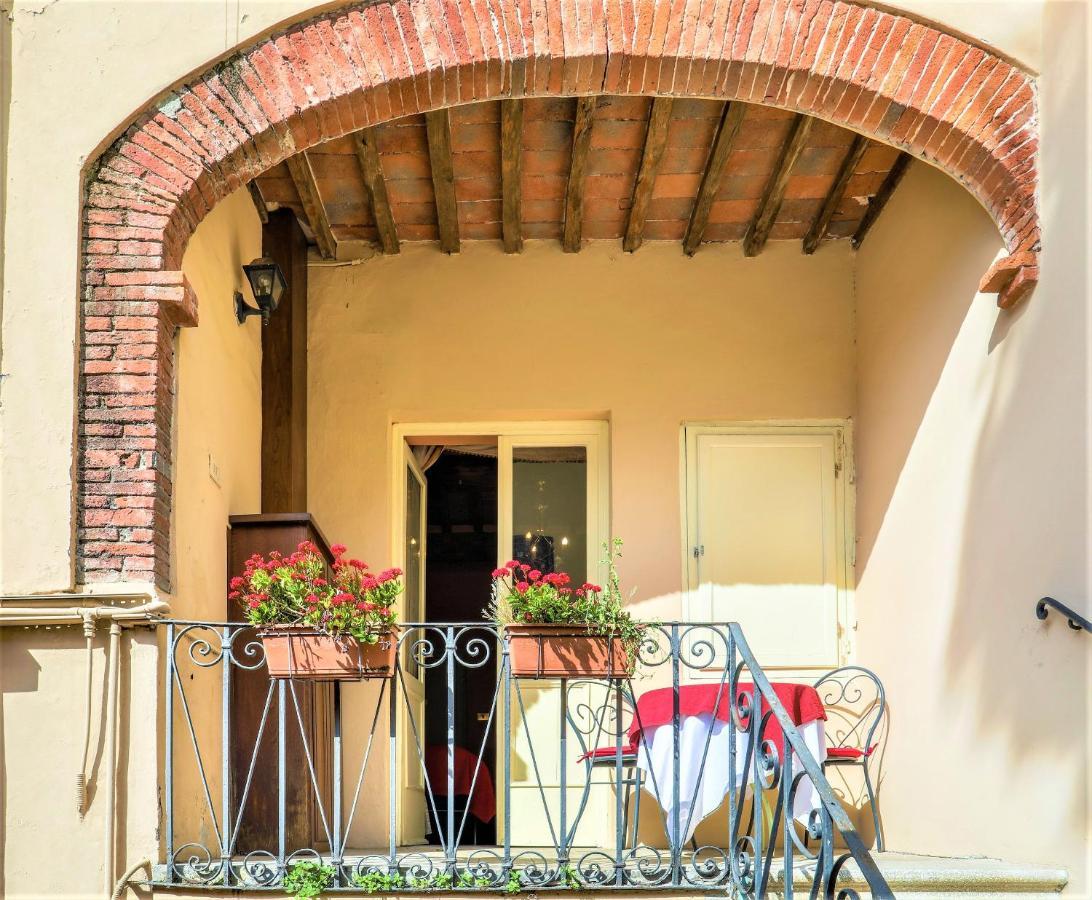 Antica Residenza Santa Chiara -City Center Лука Екстериор снимка