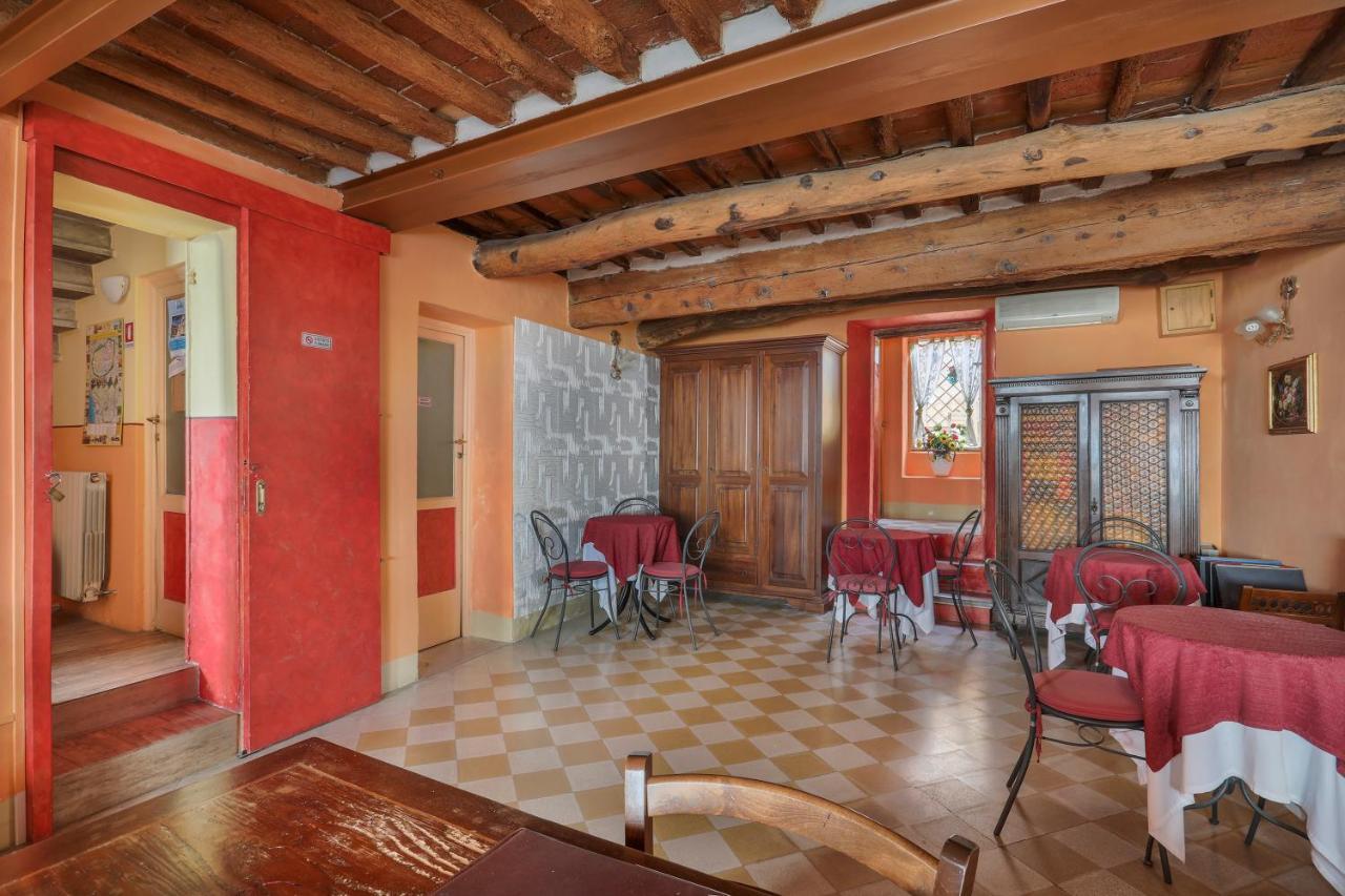 Antica Residenza Santa Chiara -City Center Лука Екстериор снимка