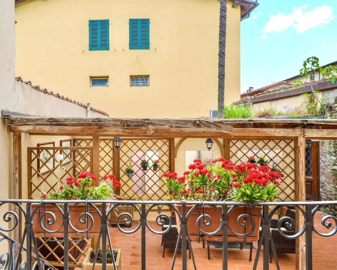 Antica Residenza Santa Chiara -City Center Лука Екстериор снимка