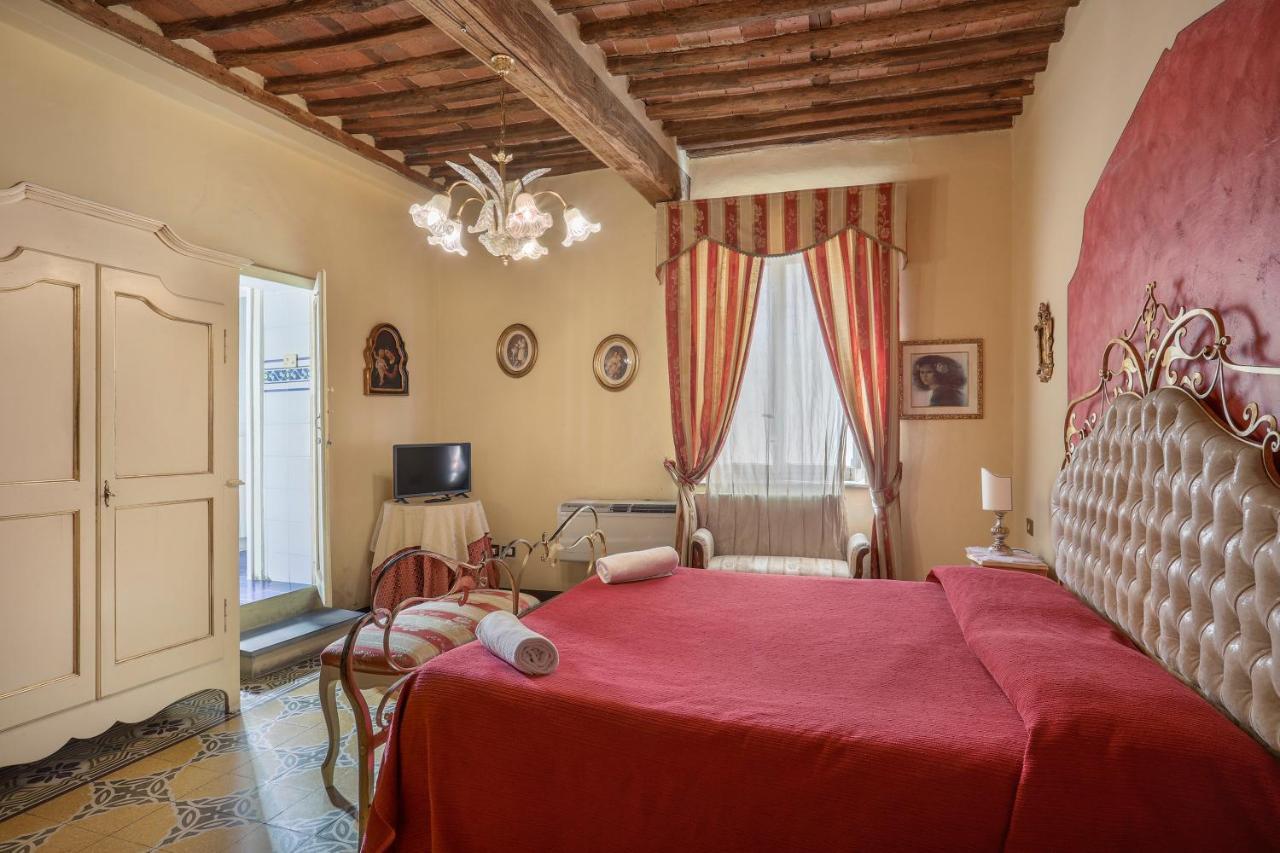 Antica Residenza Santa Chiara -City Center Лука Екстериор снимка