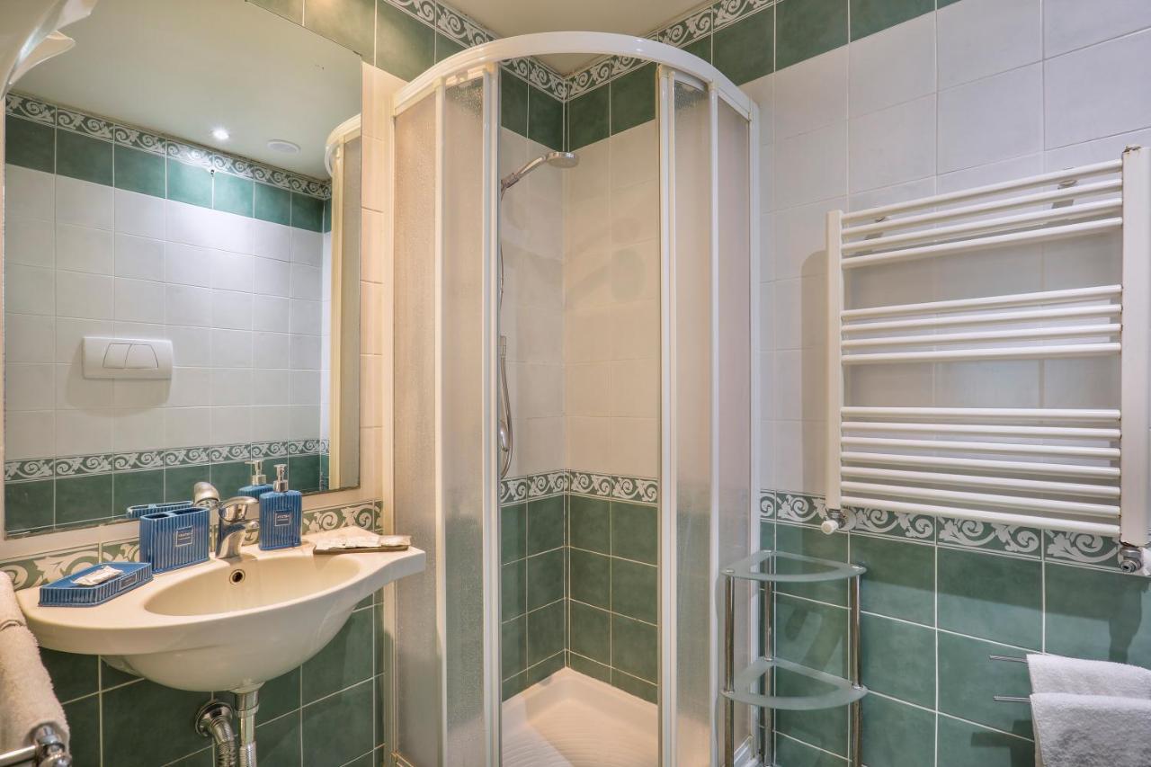 Antica Residenza Santa Chiara -City Center Лука Екстериор снимка
