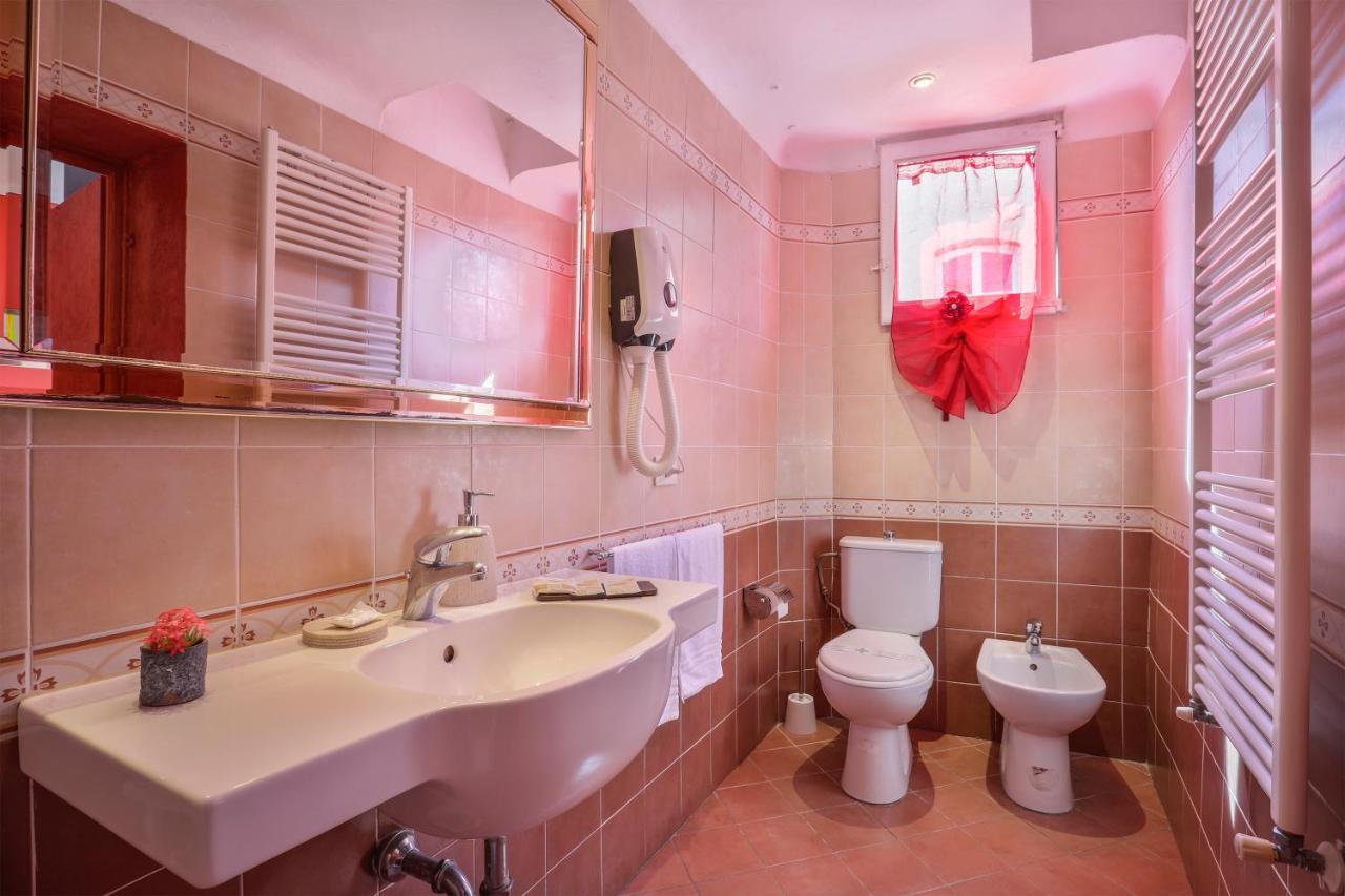 Antica Residenza Santa Chiara -City Center Лука Екстериор снимка