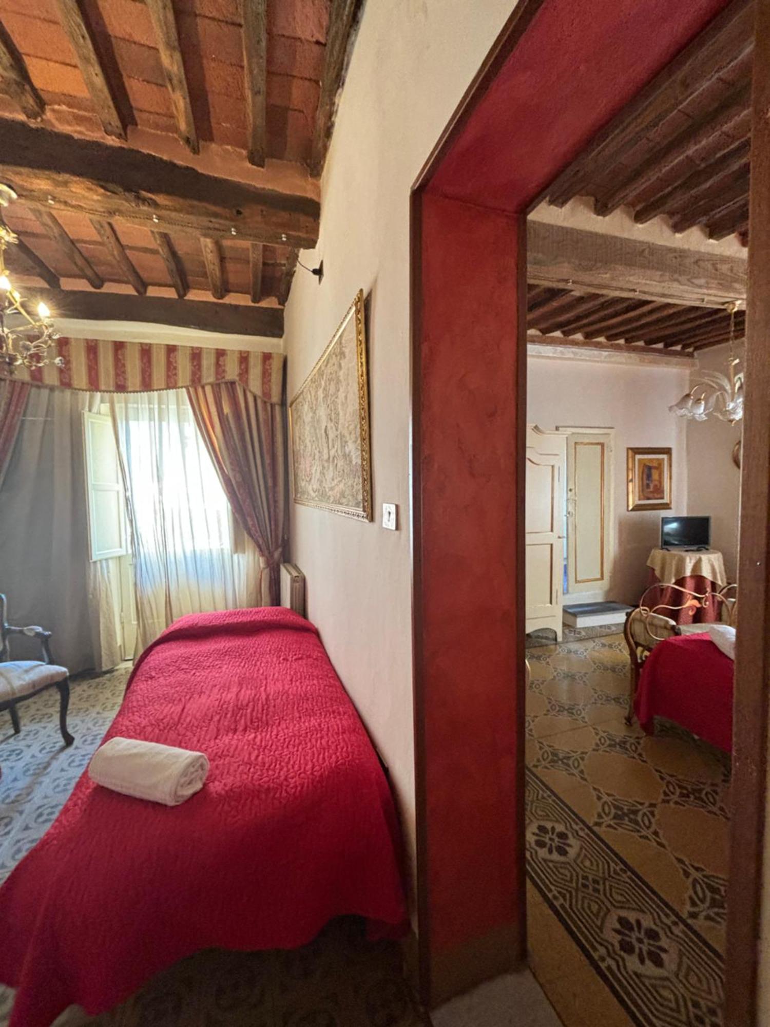 Antica Residenza Santa Chiara -City Center Лука Екстериор снимка