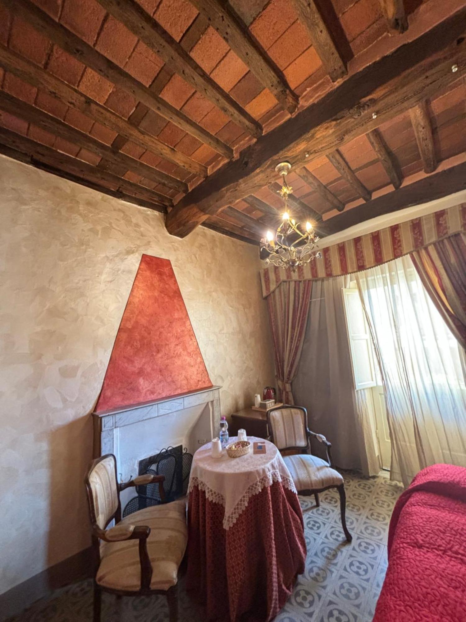 Antica Residenza Santa Chiara -City Center Лука Екстериор снимка