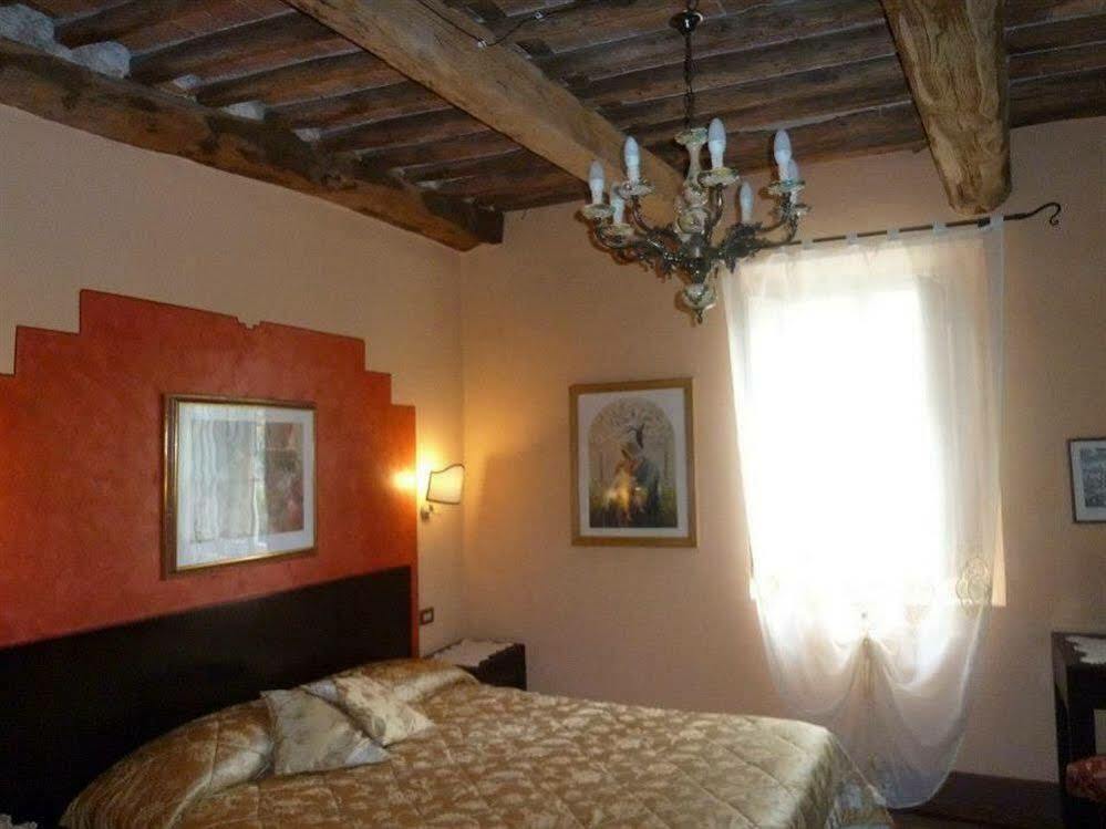 Antica Residenza Santa Chiara -City Center Лука Екстериор снимка